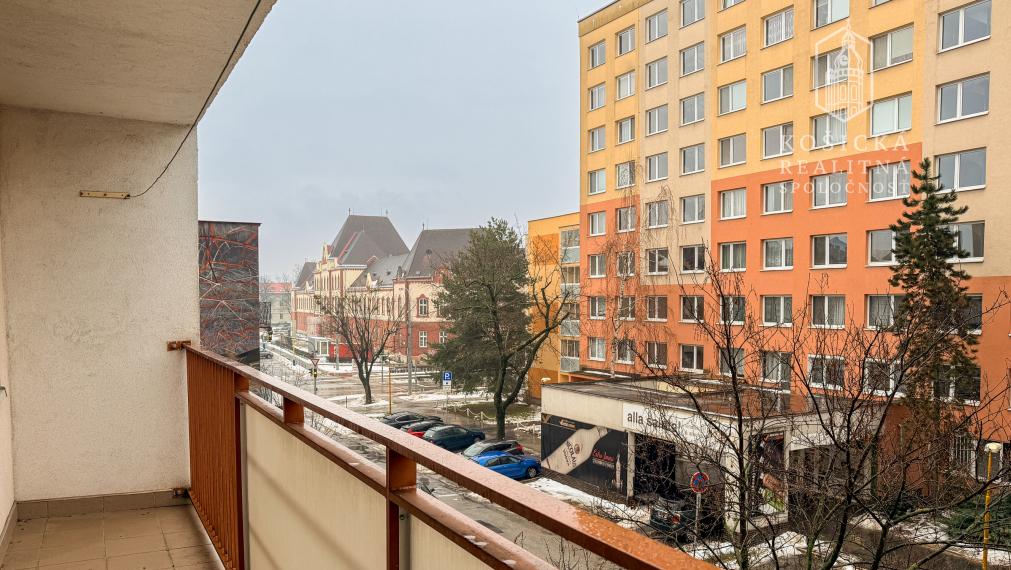 REZERVOVANÉ priestranný 1-izbový byt blízko centra – Floriánska ulica