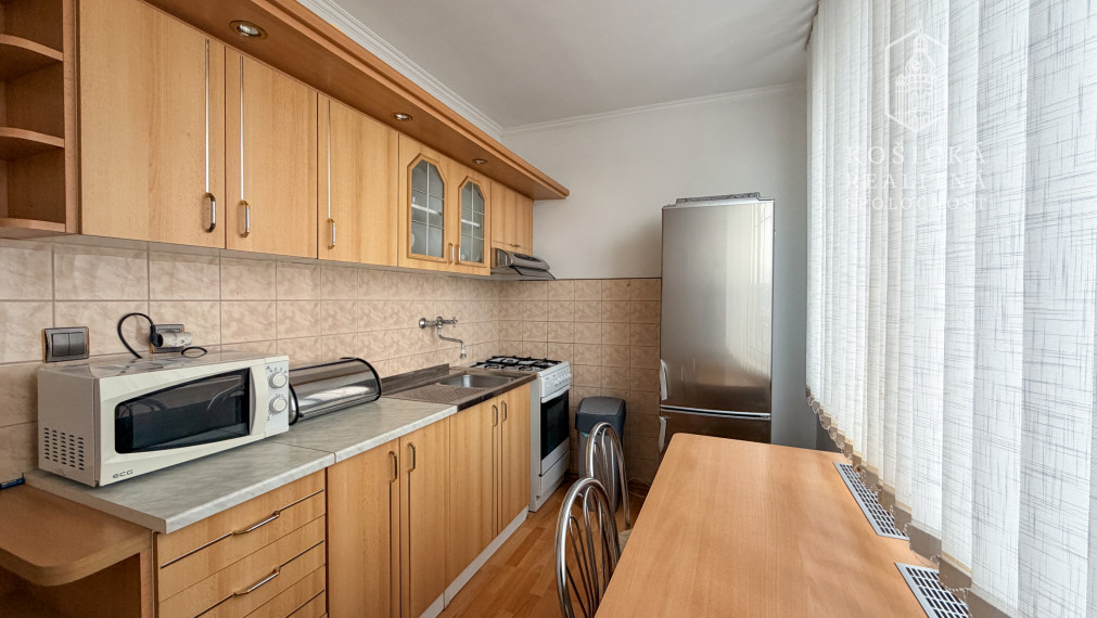 Na prenájom: zariadený 1,5-izbový byt s loggiou – centrum Košíc