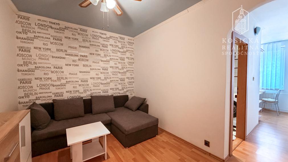 Na prenájom: zariadený 1,5-izbový byt s loggiou – centrum Košíc