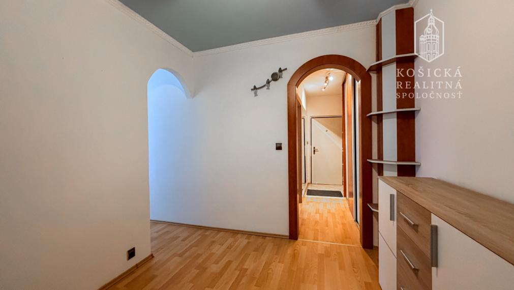 Na prenájom: zariadený 1,5-izbový byt s loggiou – centrum Košíc