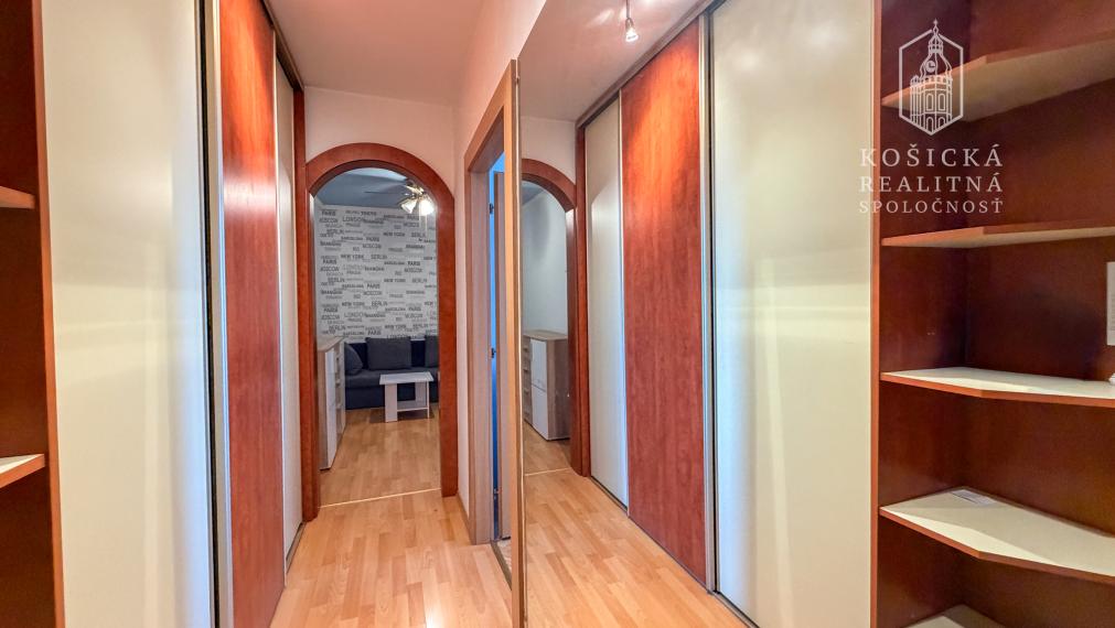 Na prenájom: zariadený 1,5-izbový byt s loggiou – centrum Košíc