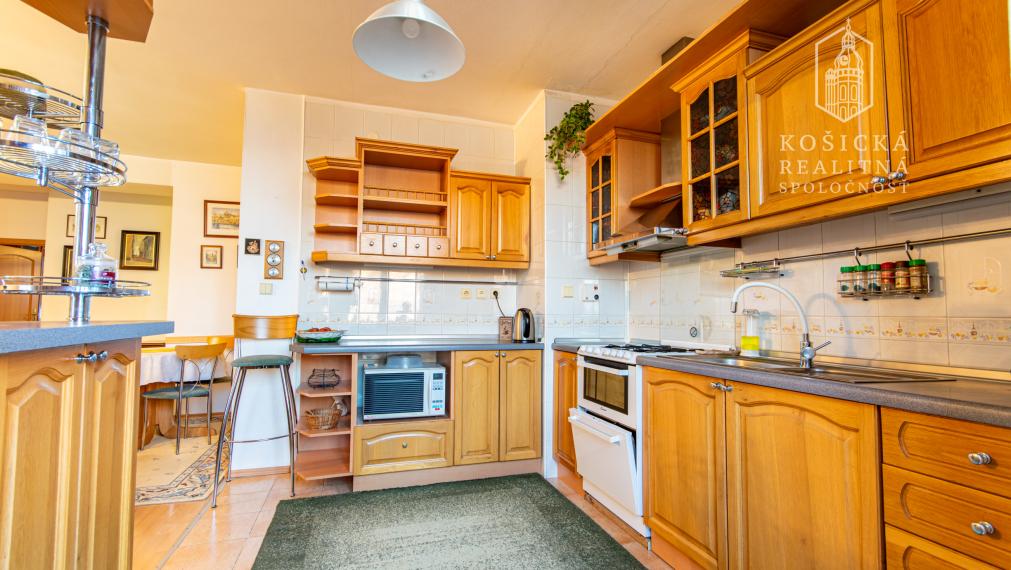 EXKLUZÍVNE | 4-izbový byt s 3 lodžiami | 102 m² | Košice – Staré Mesto