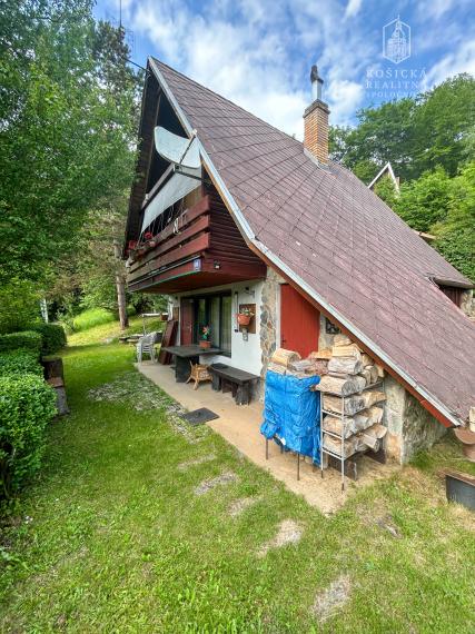 Na predaj útulná rekreačná chata v obľúbenej lokalite Ružín – Zlatník