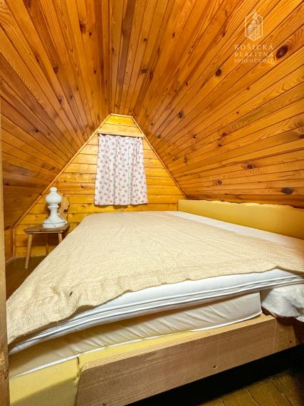 Na predaj útulná rekreačná chata v obľúbenej lokalite Ružín – Zlatník