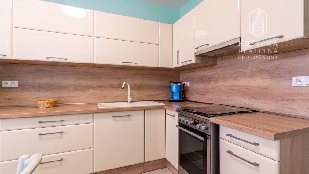 Na predaj: Priestranný 3-izbový byt (pôvodne 4-izbový) – Košice, Sídlisko Ťahanovce, Pekinská ulica