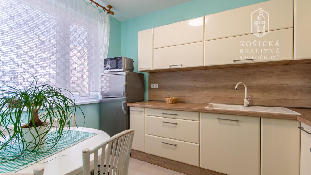 Na predaj: Priestranný 3-izbový byt (pôvodne 4-izbový) – Košice, Sídlisko Ťahanovce, Pekinská ulica