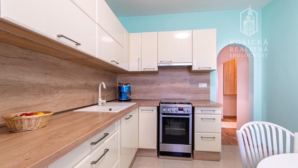 Na predaj: Priestranný 3-izbový byt (pôvodne 4-izbový) – Košice, Sídlisko Ťahanovce, Pekinská ulica