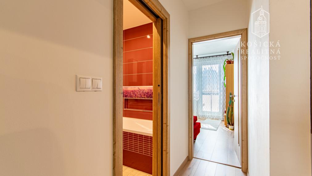 Na predaj: Priestranný 3-izbový byt (pôvodne 4-izbový) – Košice, Sídlisko Ťahanovce, Pekinská ulica