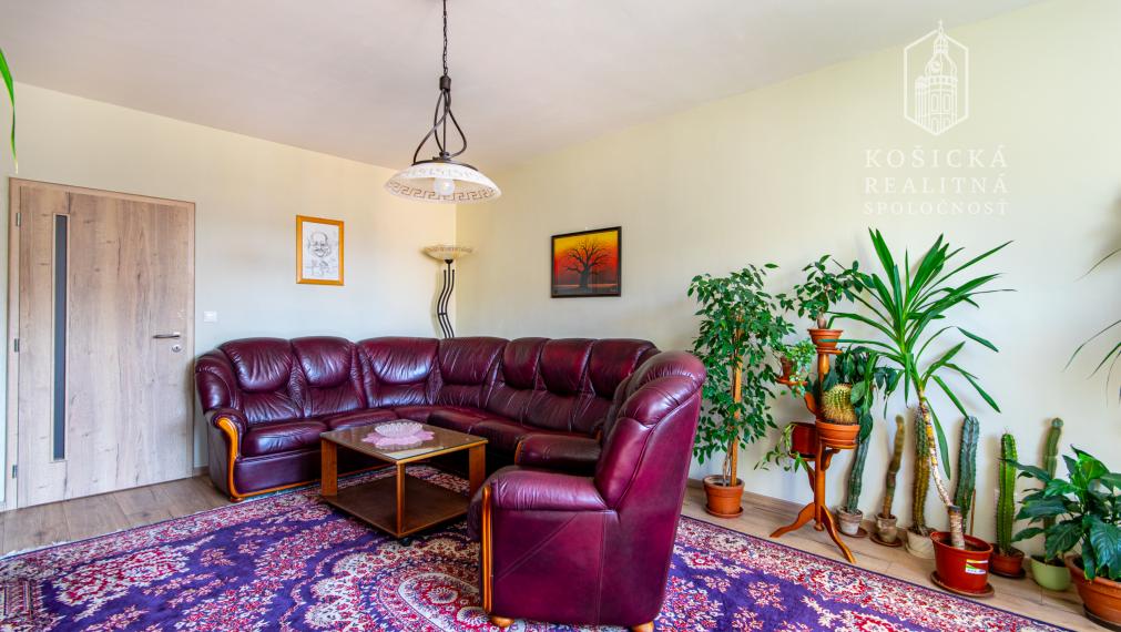 Na predaj: Priestranný 3-izbový byt (pôvodne 4-izbový) – Košice, Sídlisko Ťahanovce, Pekinská ulica