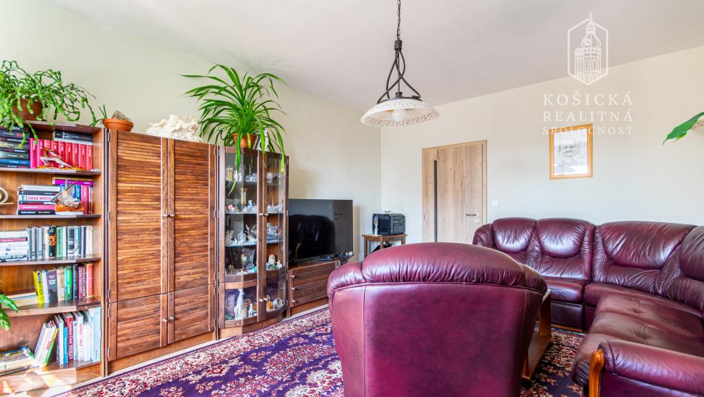 Na predaj: Priestranný 3-izbový byt (pôvodne 4-izbový) – Košice, Sídlisko Ťahanovce, Pekinská ulica