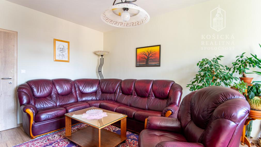 Na predaj: Priestranný 3-izbový byt (pôvodne 4-izbový) – Košice, Sídlisko Ťahanovce, Pekinská ulica