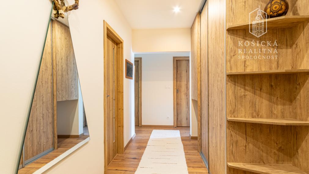 Na predaj: Priestranný 3-izbový byt (pôvodne 4-izbový) – Košice, Sídlisko Ťahanovce, Pekinská ulica