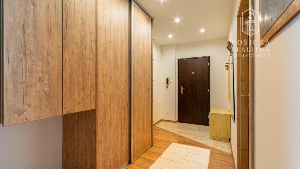 Na predaj: Priestranný 3-izbový byt (pôvodne 4-izbový) – Košice, Sídlisko Ťahanovce, Pekinská ulica