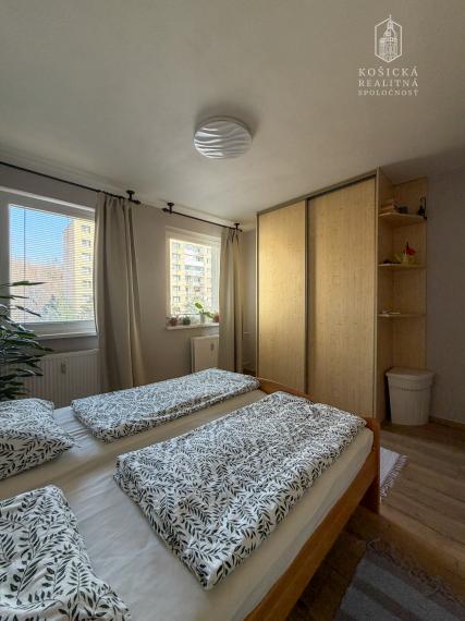 Na predaj: Priestranný 3-izbový byt (pôvodne 4-izbový) – Košice, Sídlisko Ťahanovce, Pekinská ulica