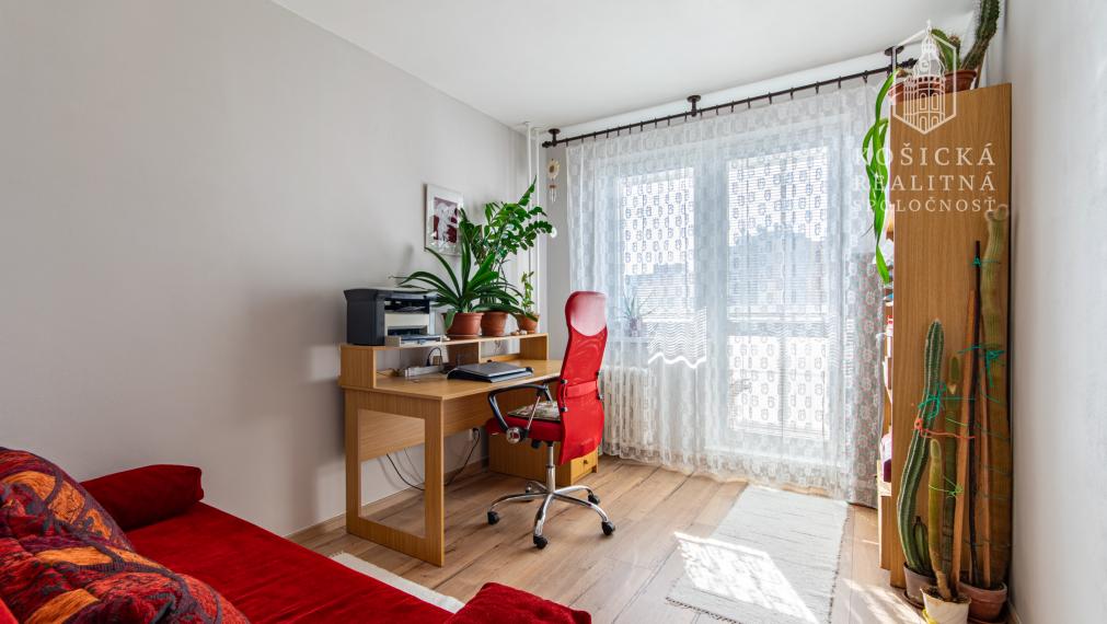 Na predaj: Priestranný 3-izbový byt (pôvodne 4-izbový) – Košice, Sídlisko Ťahanovce, Pekinská ulica