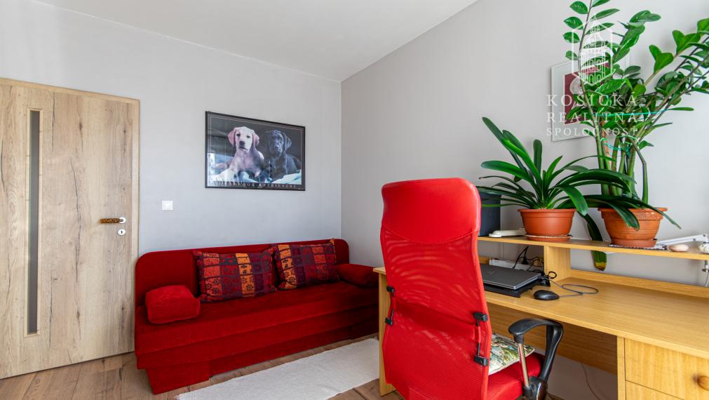 Na predaj: Priestranný 3-izbový byt (pôvodne 4-izbový) – Košice, Sídlisko Ťahanovce, Pekinská ulica