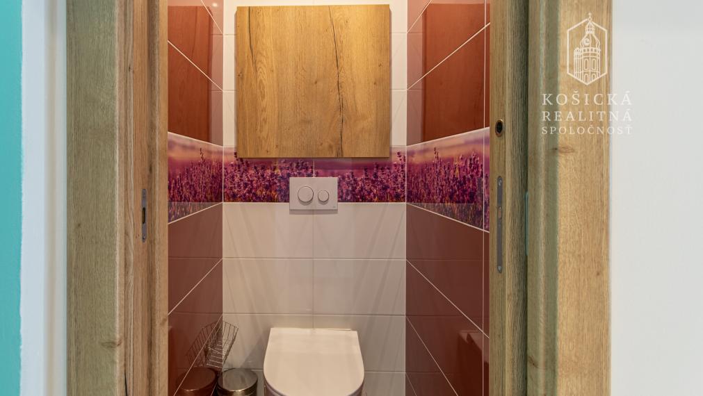 Na predaj: Priestranný 3-izbový byt (pôvodne 4-izbový) – Košice, Sídlisko Ťahanovce, Pekinská ulica