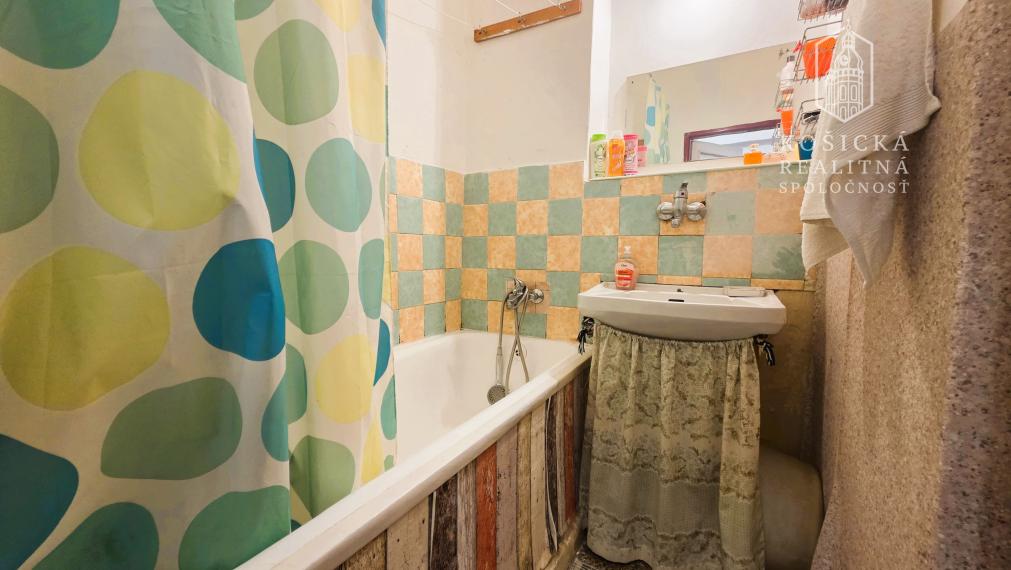 Na predaj - 2 izbový tehlový byt s balkónom - Národná Trieda