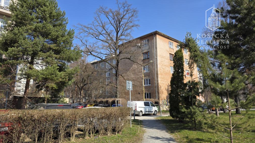 Na predaj - 2 izbový tehlový byt s balkónom - Národná Trieda