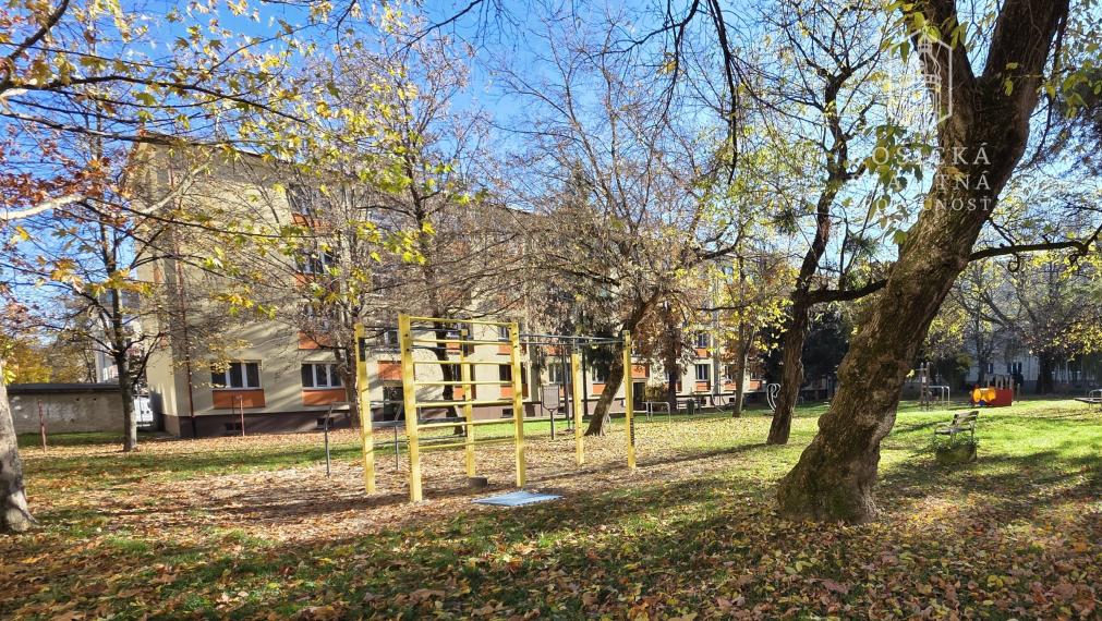 Na predaj - 2 izbový tehlový byt s balkónom - Národná Trieda