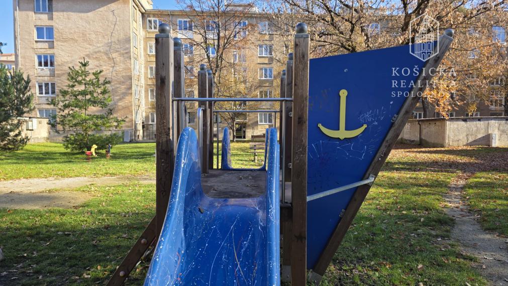 Na predaj - 2 izbový tehlový byt s balkónom - Národná Trieda