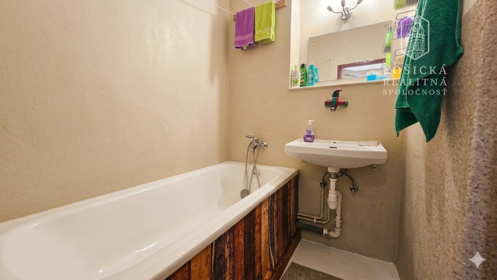 Na predaj - 2,5 izbový byt Komenského Košice