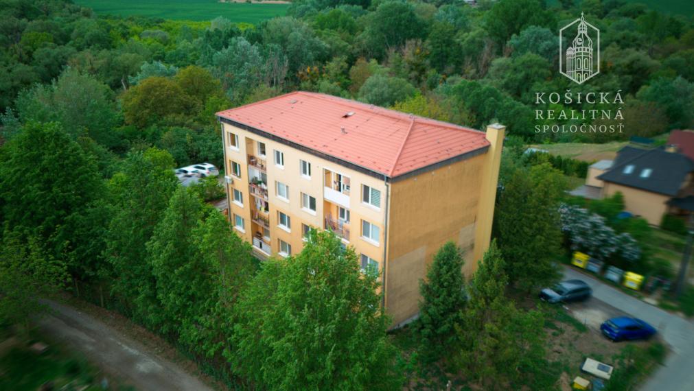 Priestranný 3-izbový tehlový byt v Košickej Polianke