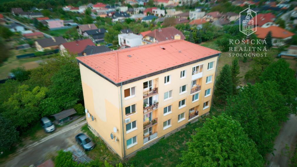 Priestranný 3-izbový tehlový byt v Košickej Polianke