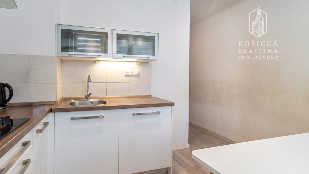 64,5 m², dve loggie a centrum na skok - priestranný 2-izbový byt na Palárikovej