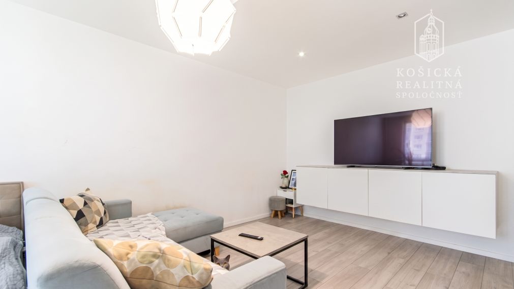 64,5 m², dve loggie a centrum na skok - priestranný 2-izbový byt na Palárikovej
