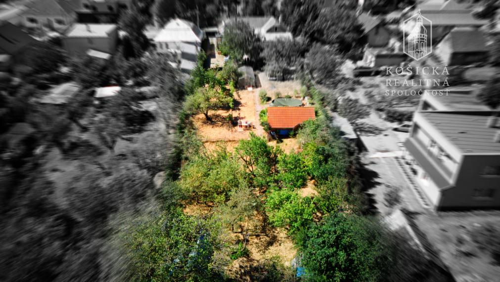 Stavebný pozemok 908 m² + podiel na prístupe na Bystrickej ulici – Košice, Pereš