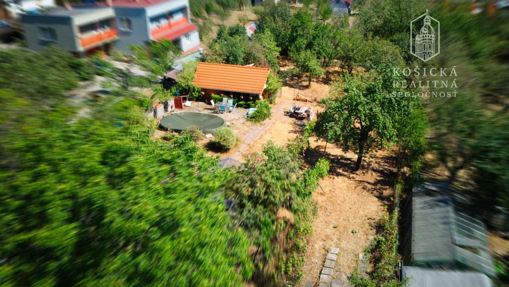 Stavebný pozemok 908 m² + podiel na prístupe na Bystrickej ulici – Košice, Pereš