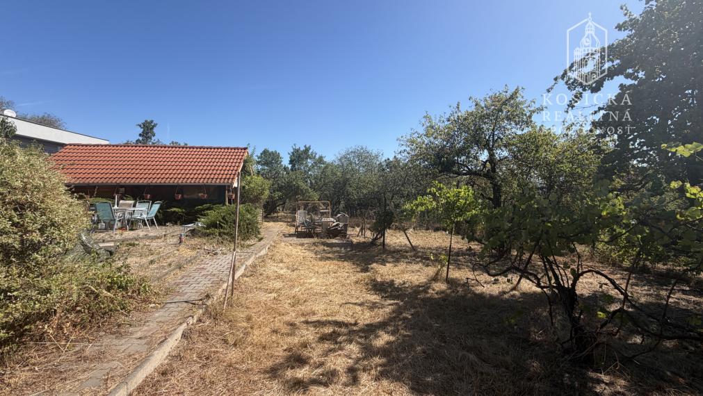 Stavebný pozemok 908 m² + podiel na prístupe na Bystrickej ulici – Košice, Pereš