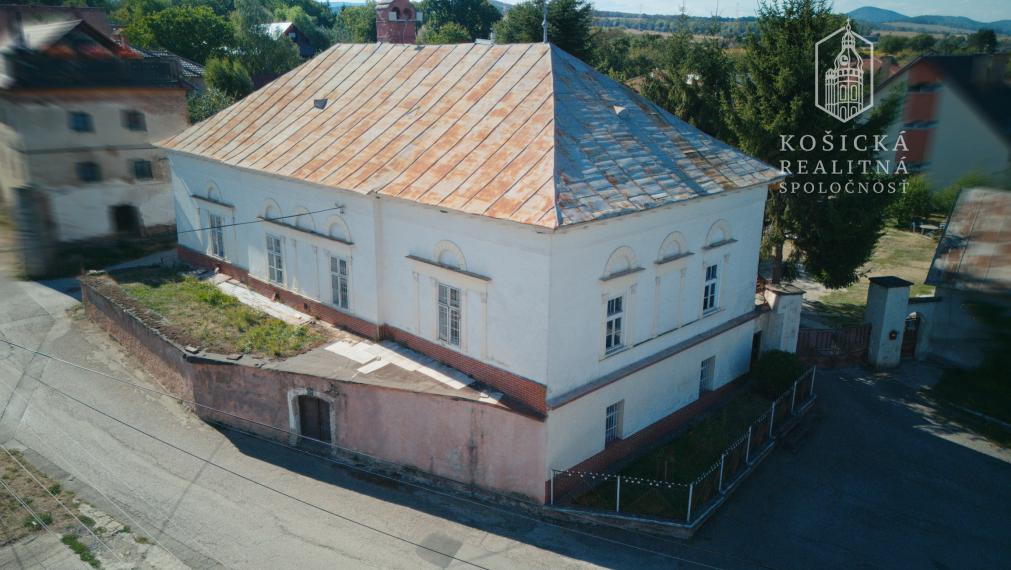 Kúria z prvej polovice 19. storočia v Bretejovciach – miesto s príbehom a výnimočným charakterom