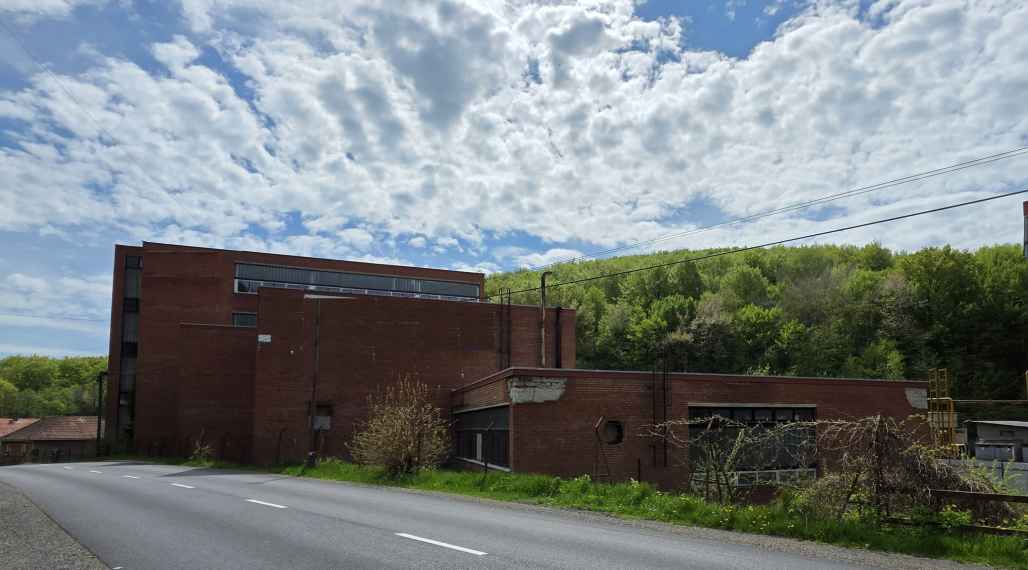 Budova vhodná na Bytový dom - Hollóháza