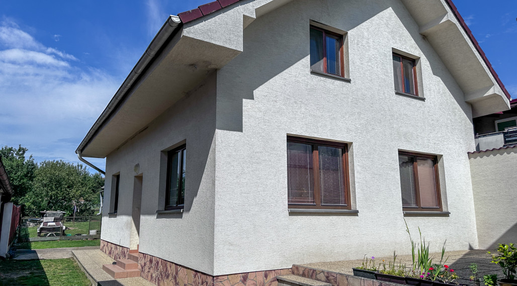 Rezervované - Rodinný dom s veľkým pozemkom v obci Rozhanovce – Robotnícka ulica