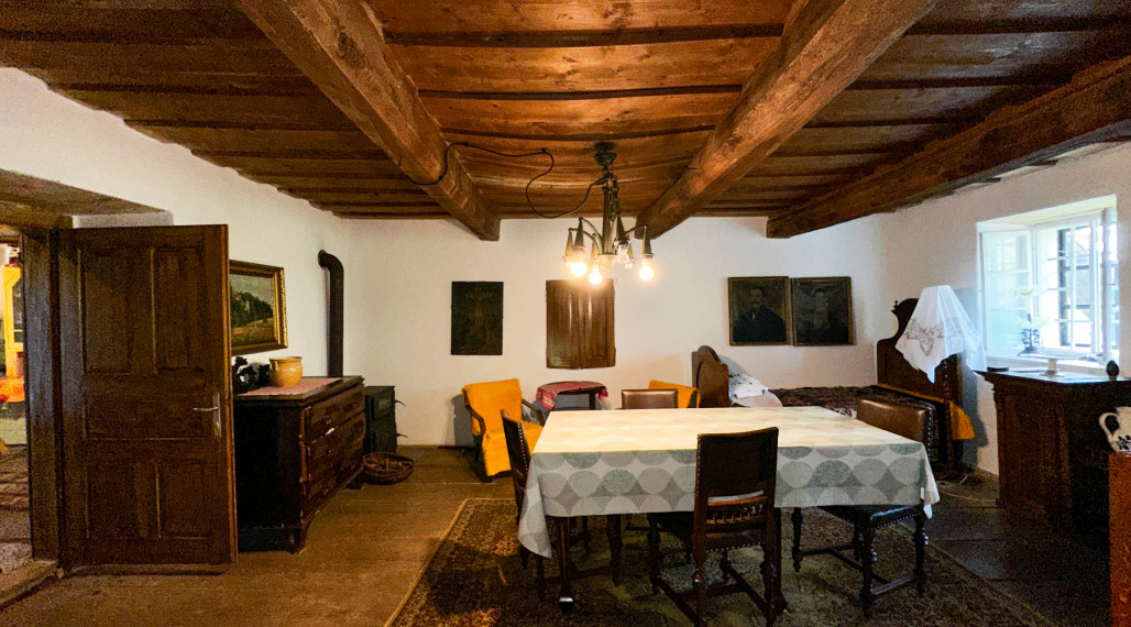 Na predaj: Chata s historickým charakterom a priestranným pozemkom – Hrušov, Slovenský kras