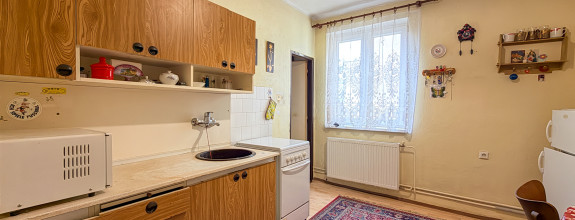 Priestranný 4-izbový tehlový byt s loggiou, komorou a garážou – Valaliky