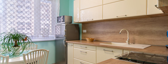 Na predaj: Priestranný 3-izbový byt (pôvodne 4-izbový) – Košice, Sídlisko Ťahanovce, Pekinská ulica