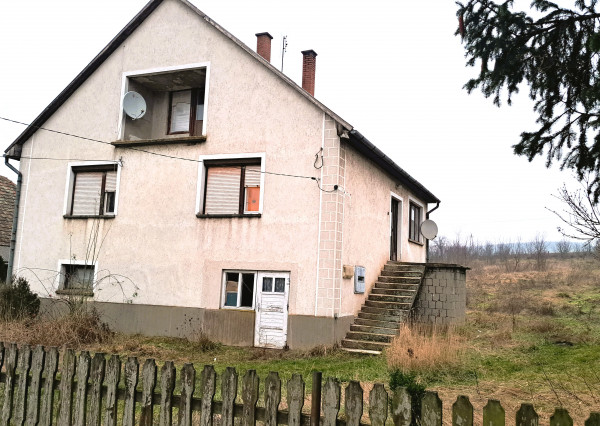 Rodinný dom tichej obci Szemere v Boršodsko-abovsko-zemplínskej župe, Maďarsko