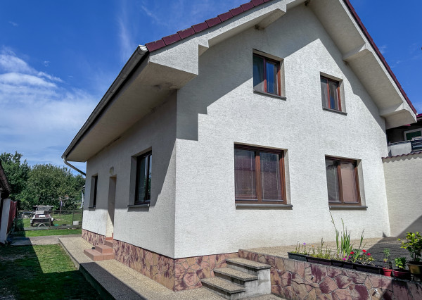 Rezervované - Rodinný dom s veľkým pozemkom v obci Rozhanovce – Robotnícka ulica