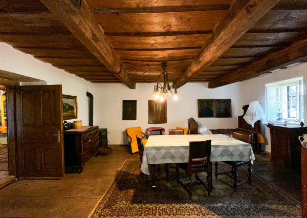 Na predaj: Chata s historickým charakterom a priestranným pozemkom – Hrušov, Slovenský kras