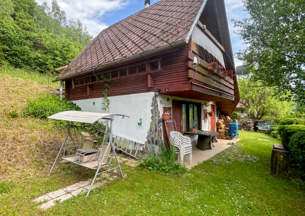 Na predaj útulná chata v obľúbenej lokalite Ružín – Zlatník