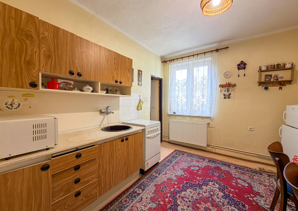 Priestranný 4-izbový tehlový byt s loggiou, komorou a garážou – Valaliky