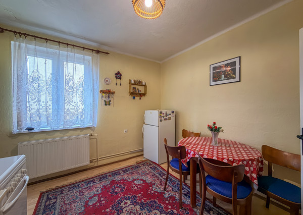 Priestranný 4-izbový tehlový byt s loggiou, komorou a garážou – Valaliky