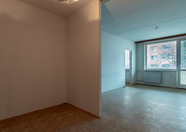 REZERVOVANÉ priestranný 1-izbový byt blízko centra – Floriánska ulica