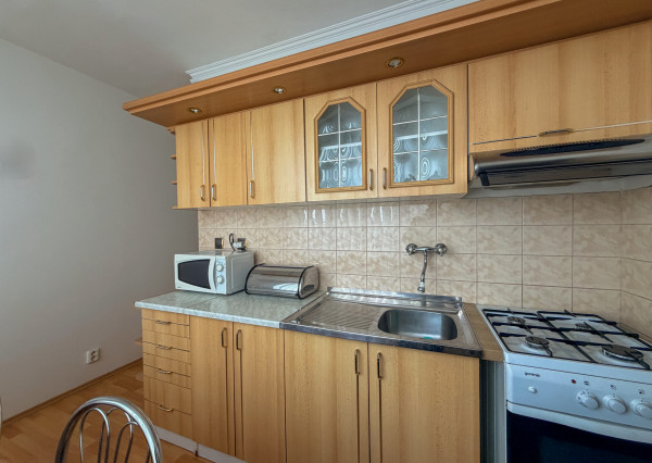 Na prenájom: zariadený 1,5-izbový byt s loggiou – centrum Košíc