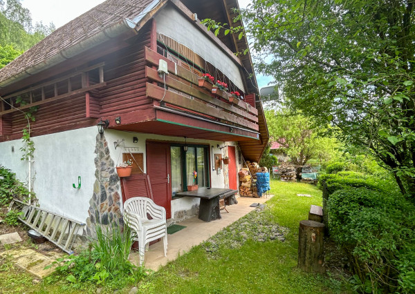 Na predaj útulná rekreačná chata v obľúbenej lokalite Ružín – Zlatník