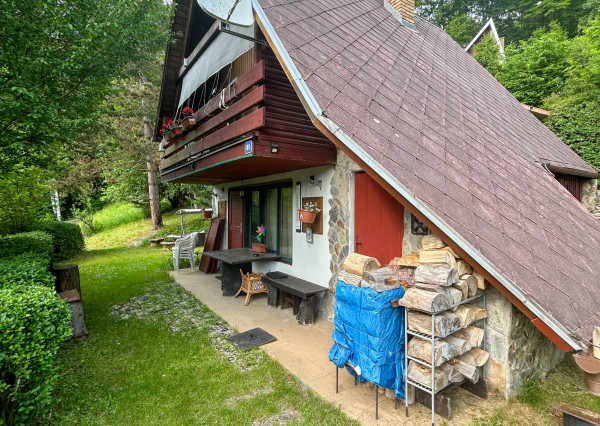 Na predaj útulná rekreačná chata v obľúbenej lokalite Ružín – Zlatník