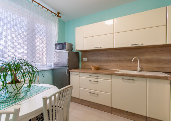 Na predaj: Priestranný 3-izbový byt (pôvodne 4-izbový) – Košice, Sídlisko Ťahanovce, Pekinská ulica